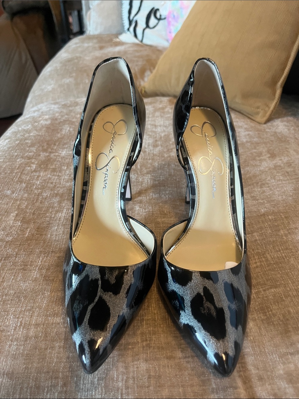 NEW SEXY Jessica Simpson Black and Silver Leopard-Print Pointed Pumps